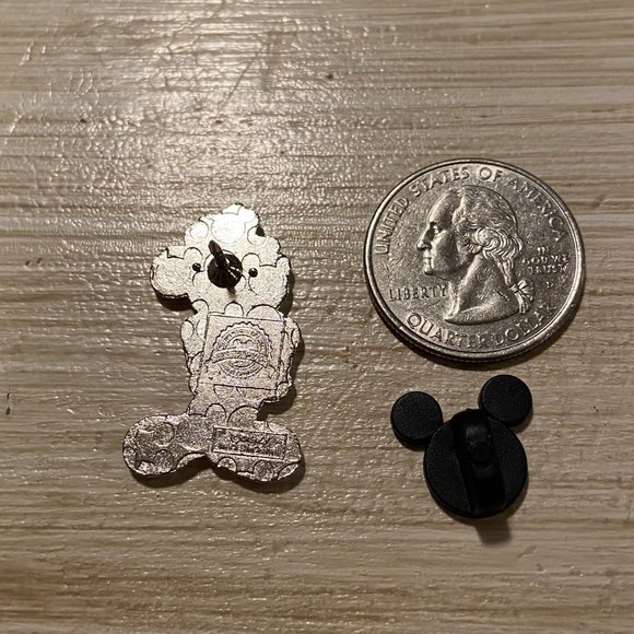 Mickey Mouse Police Officer Pin - Picture 4 of 6